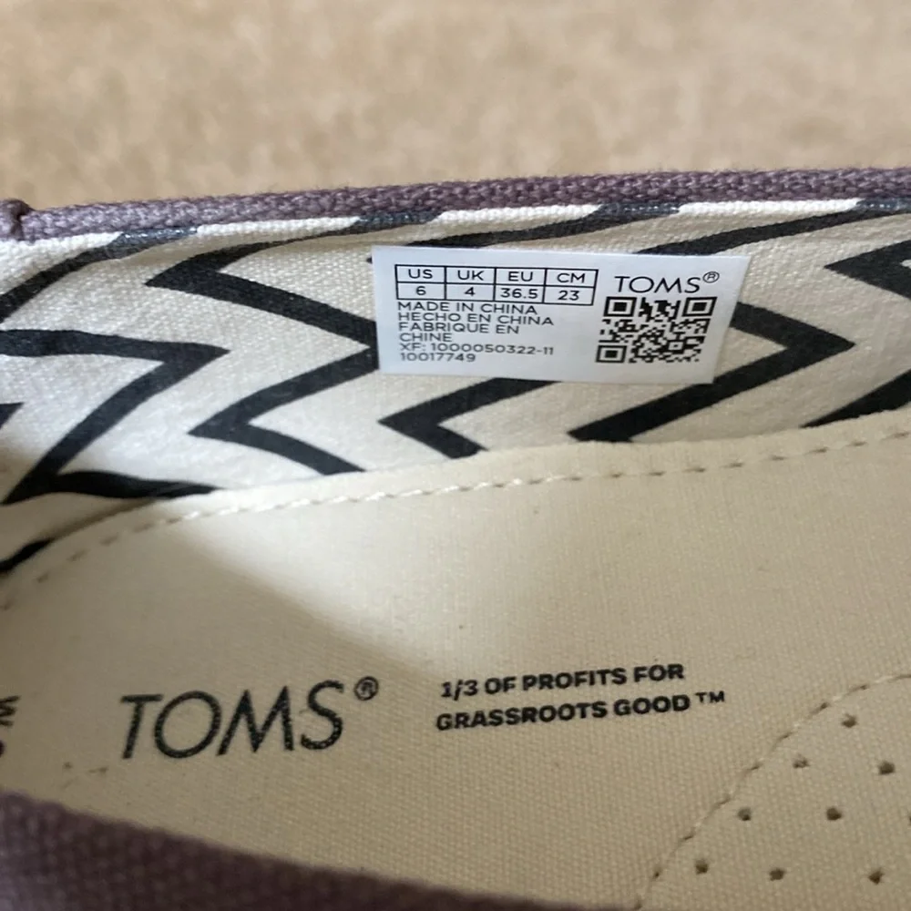 Tom’s slip on shoes. 2 pair, dark blue and dark brown. - Picture 9 of 9